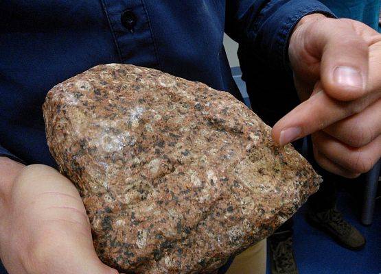 Grafika 1: „Kamienie z Północy: warsztaty z oznaczania skał narzutowych”