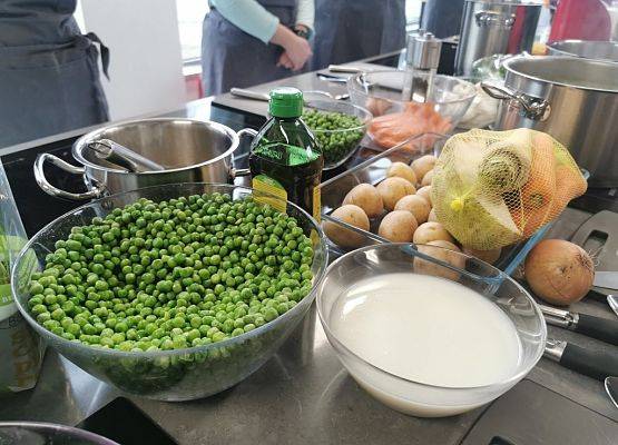 Składniki do zupy krem z zielonego groszku