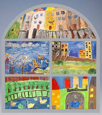 Wyróżnienie Klasa IV C ze Szkoły Podstawowej nr 33 w Gdańsku 5 kolorowych rysunków z ptakami i budynkami, w tym jeden półokrągły, przyklejone na szare tło.